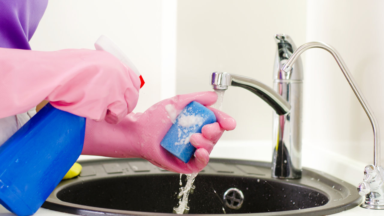 Dirty Kitchen? 15 Sponge Cleaning Tips Sponge Hacks
