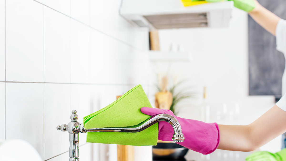 21 Must Have Kitchen Cleaning Supplies You Need For Your Home Sponge