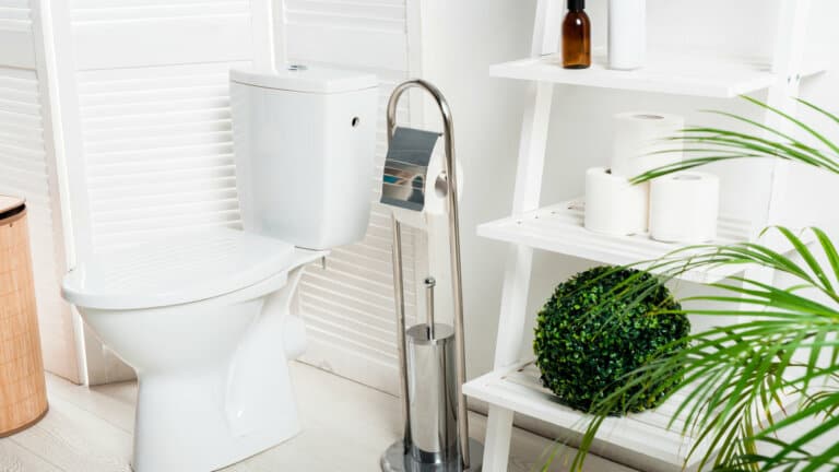 16 Bathroom Cleaning Hacks You HAVE to TRY Out