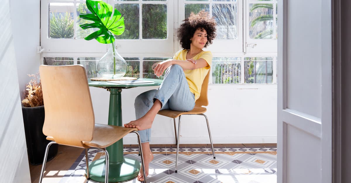 25 Must Have Apartment Essentials List (What You Truly NEED for Your
