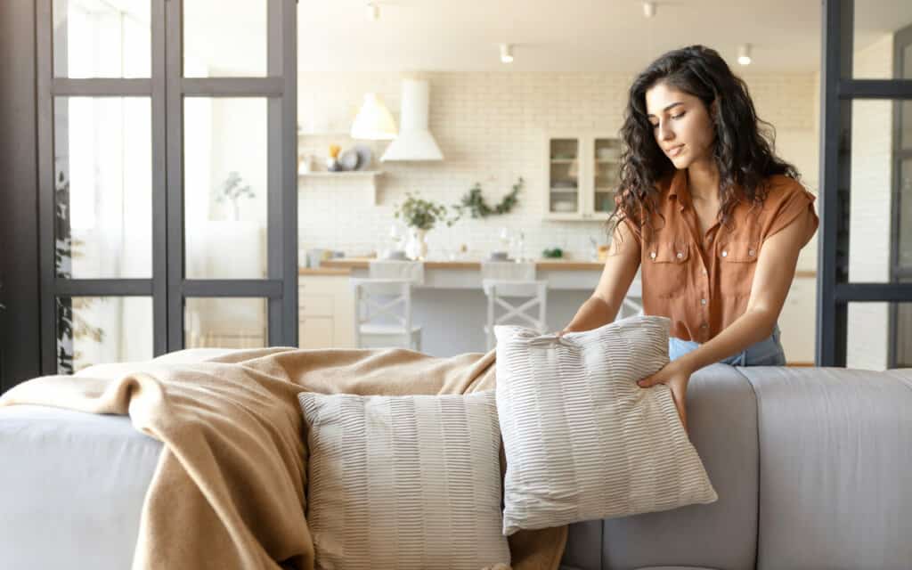 Easy Small Apartment Cleaning Schedule (Checklist You Can Follow)