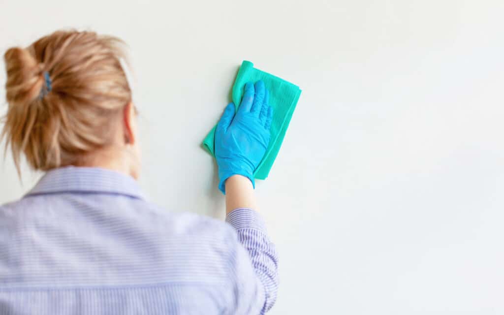 How to Clean Walls Without Removing Paint (28 Tips)