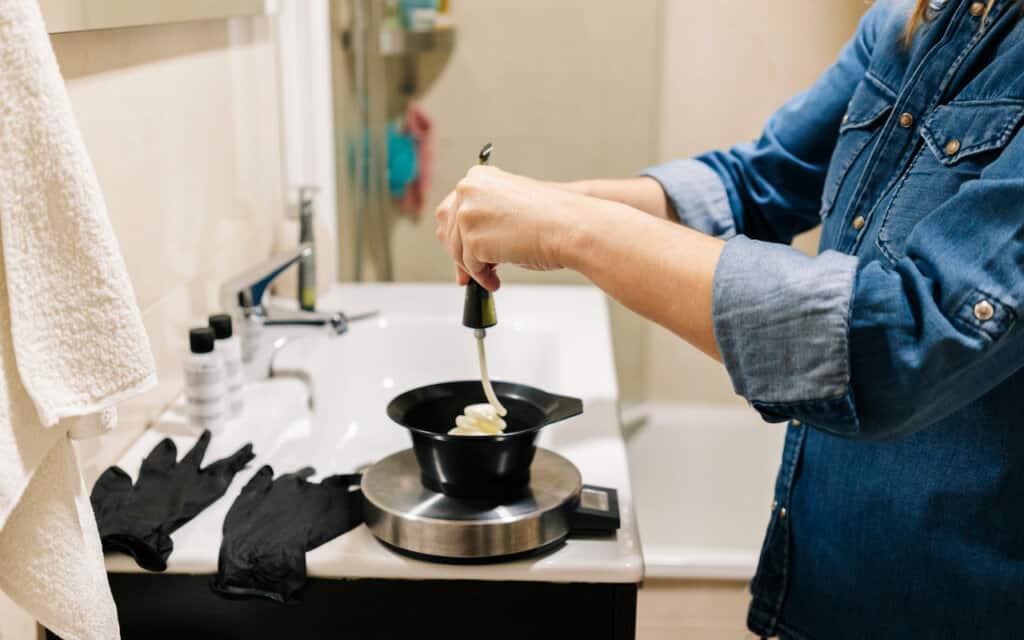 How to Remove Hair Dye From the Sink