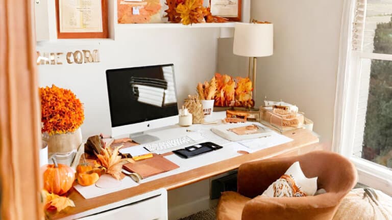 19 Stylish Fall Office Decor Ideas