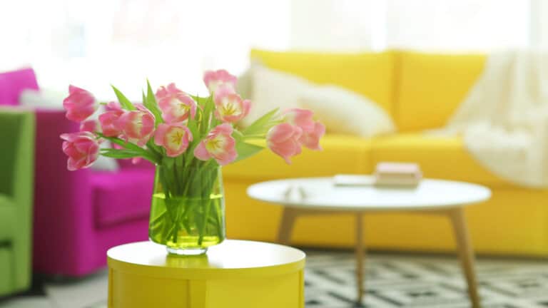 19 Pretty Spring Floral Arrangements (Centrepiece Ideas)