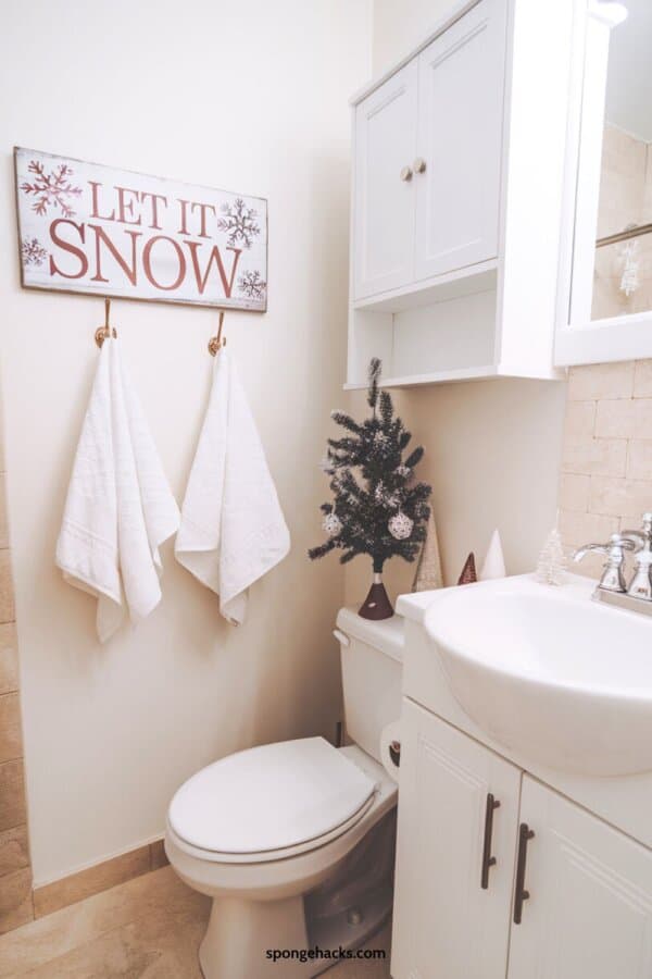 Festive Bathroom Christmas Decor (For Small Spaces)