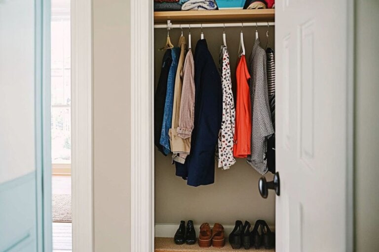 31 Wonderful Small Entryway Closet Ideas You’ll LOVE
